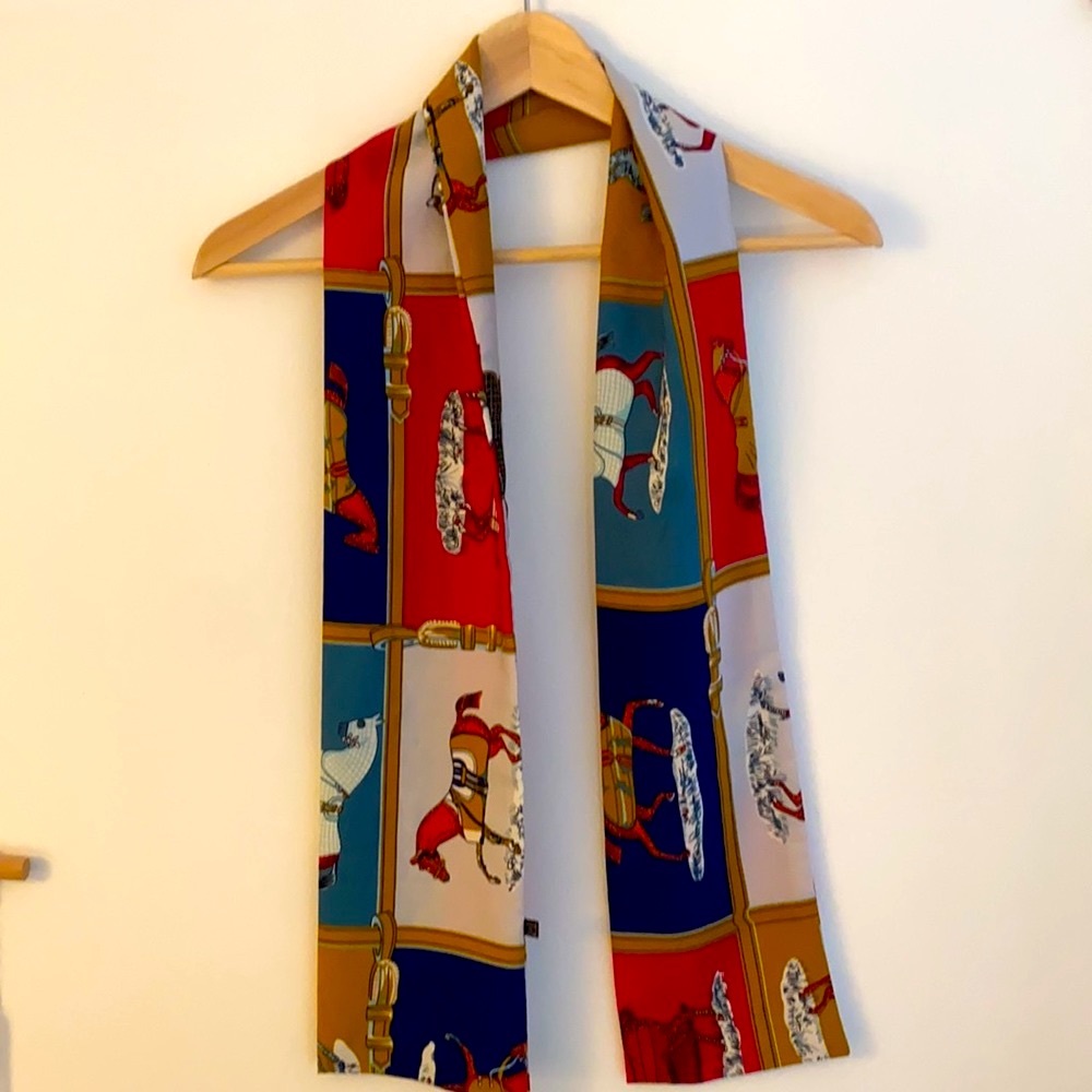 Stunning Equestrian Scarf 🧣 💙